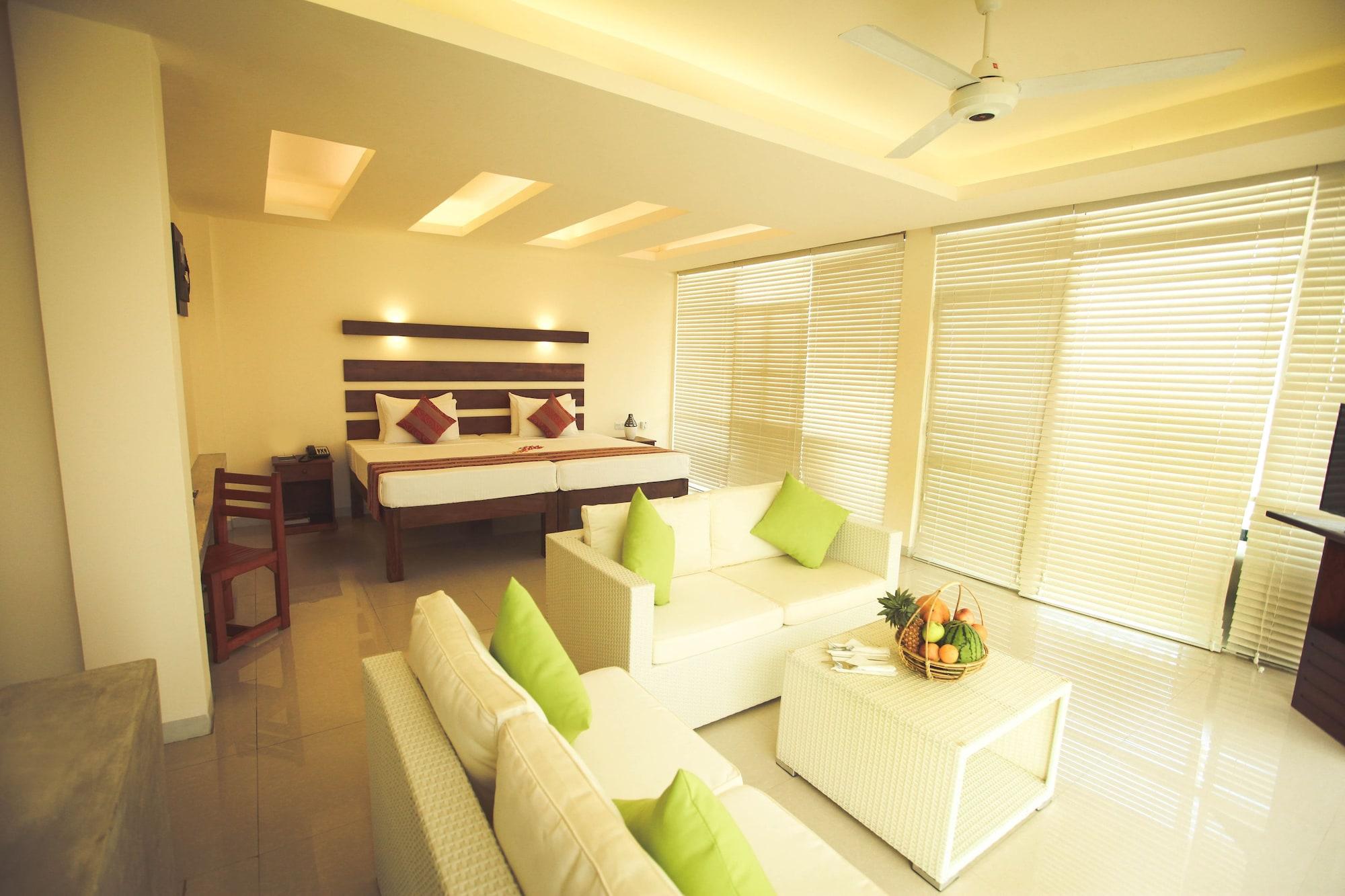 Beacon Beach Hotel Negombo होटल