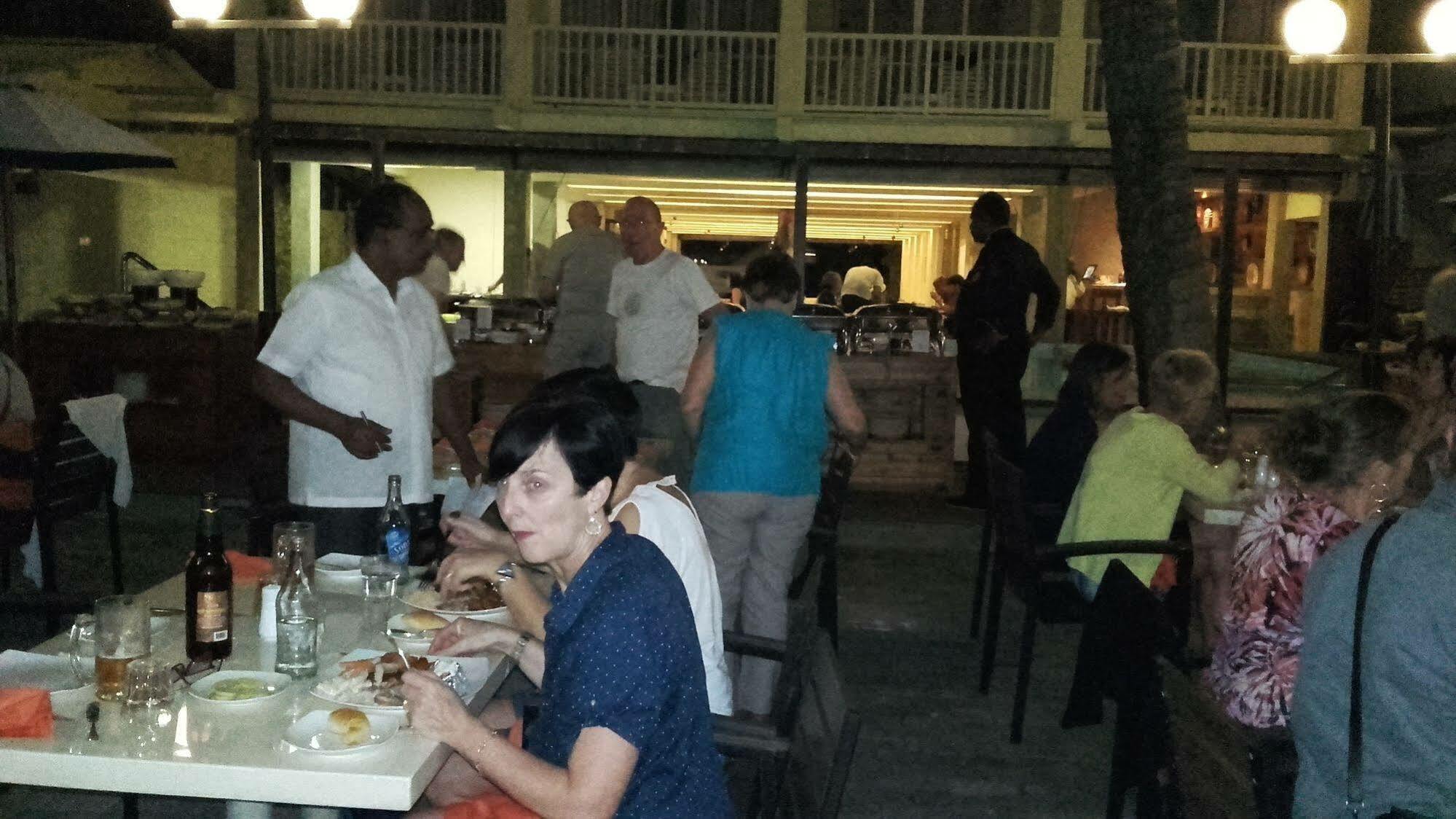 होटल Beacon Beach Hotel Negombo 4*